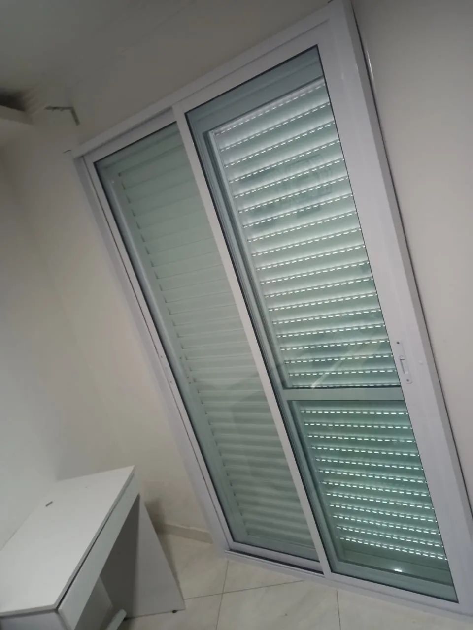 Porta anti ruídos sobre posta 