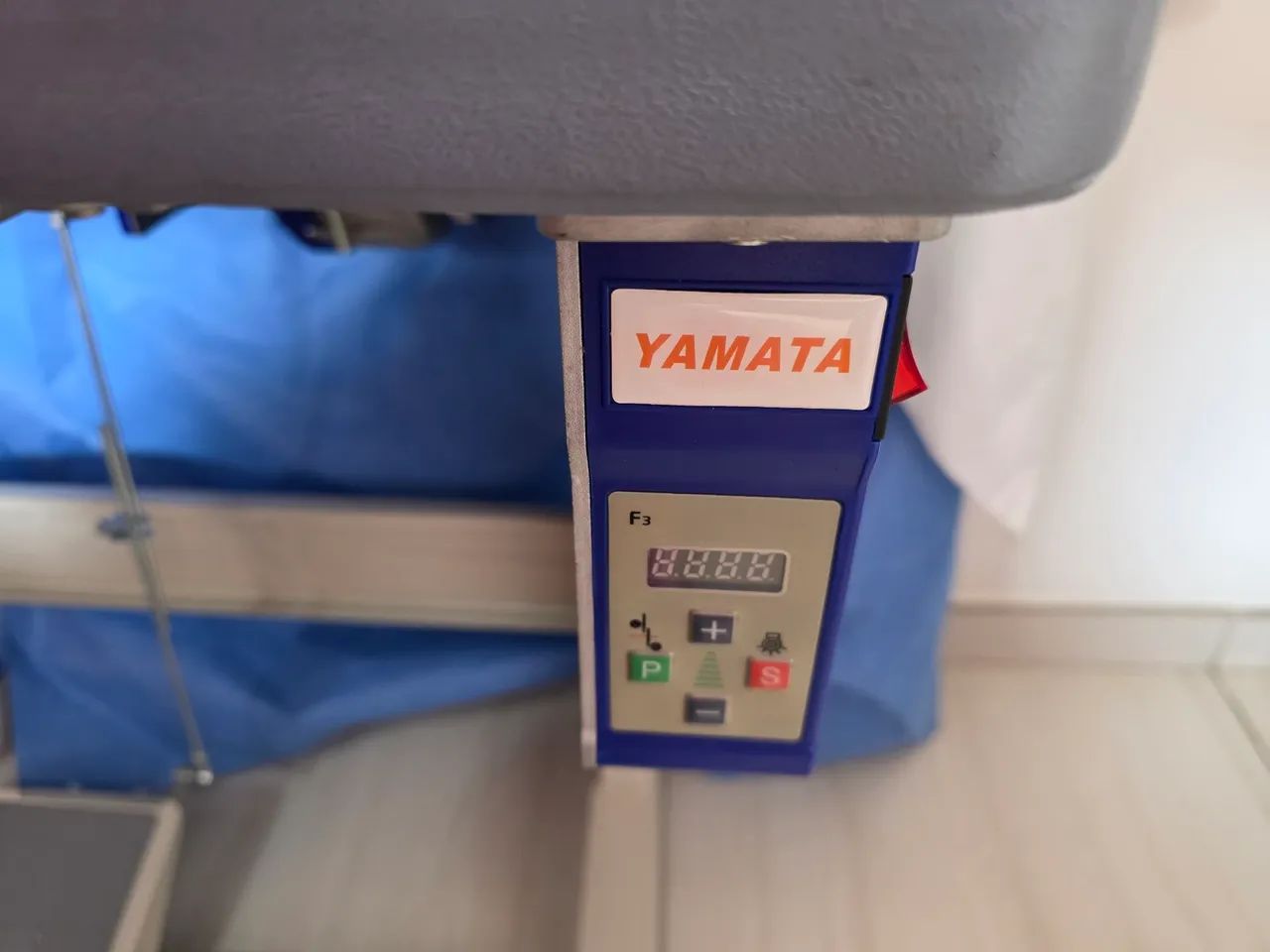 Máquina de costura reta semi industrial Yamata - Foto 3