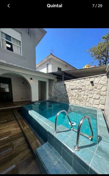 Casa com piscina e churrasqueira para locação em Santos 