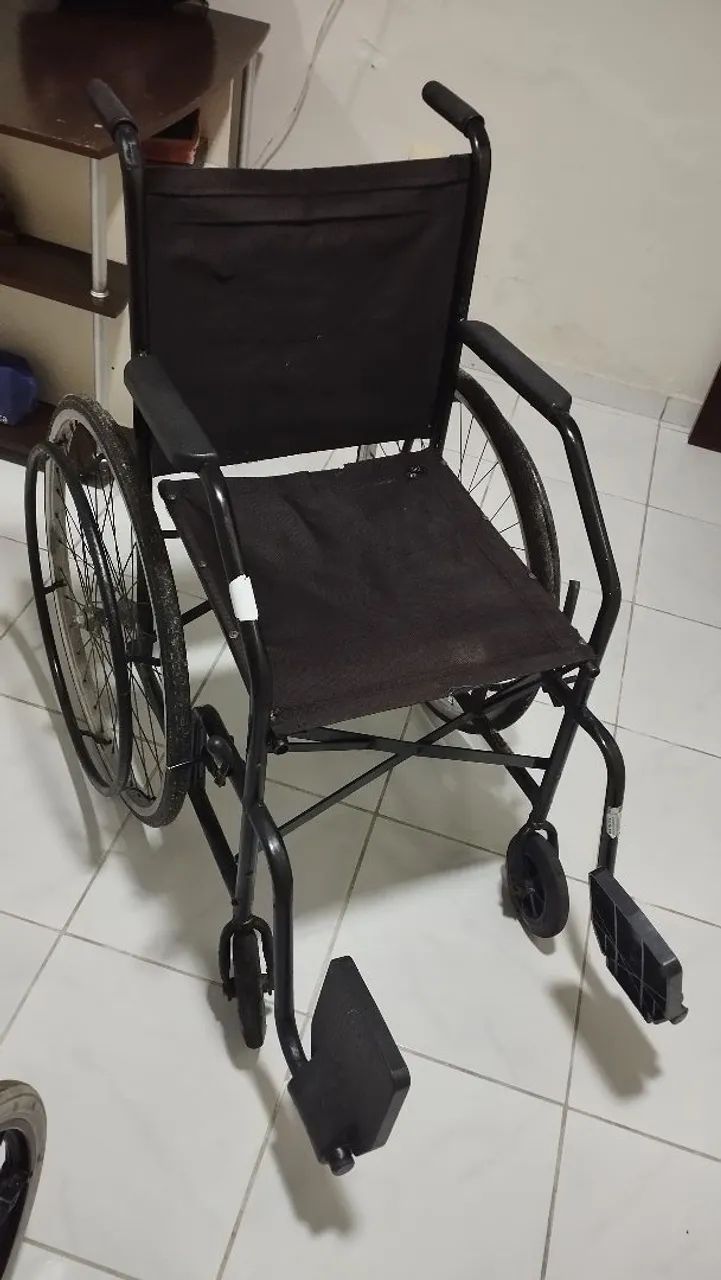 Cadeira de Rodas - Usada - Foto 2