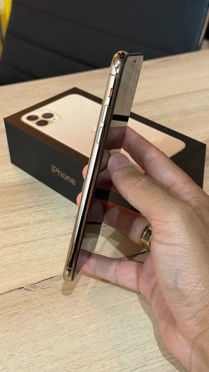 iPhone 11 Pro Max 256GB Gold - Saúde da bateria 100%! Com 90 dias