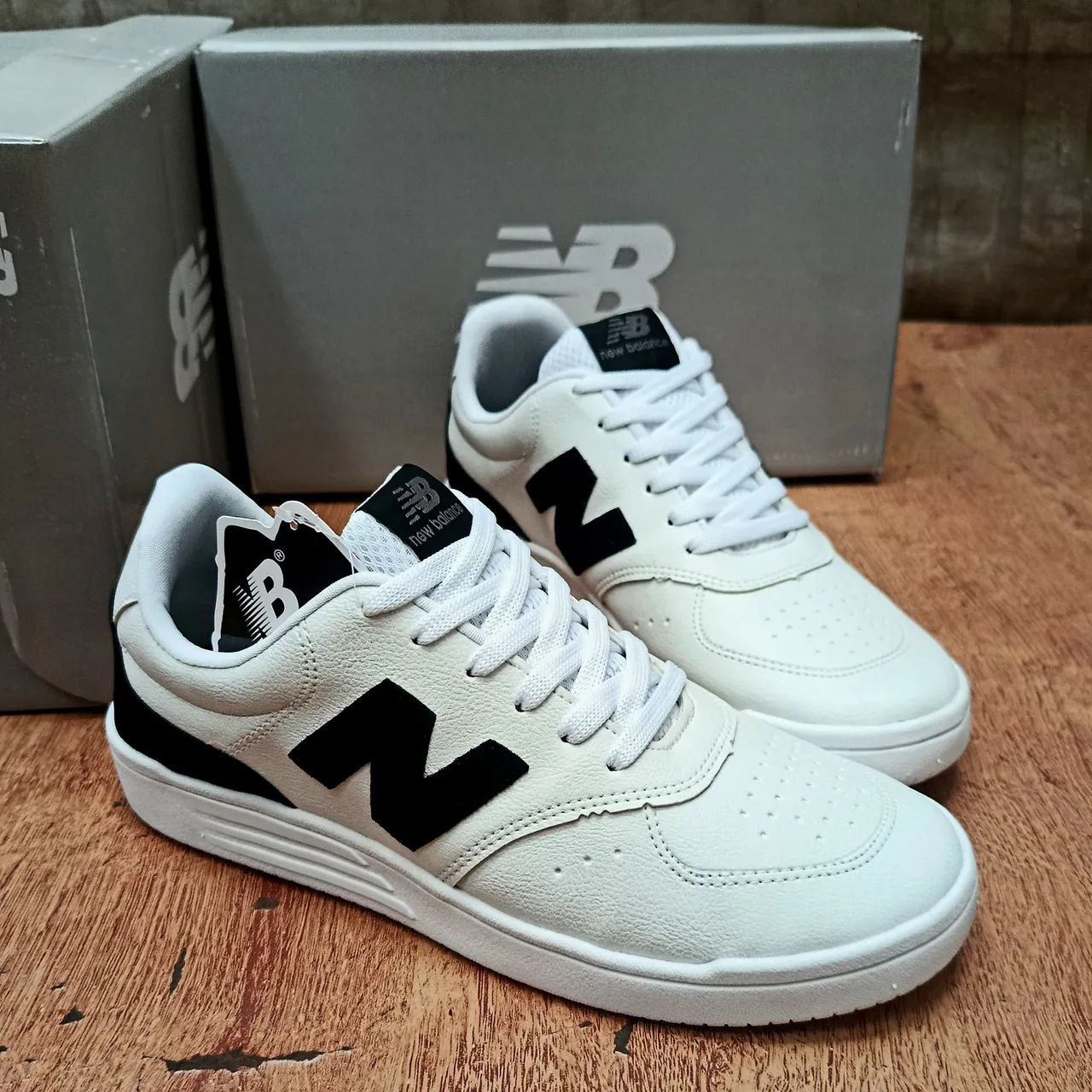 New Balance 574 Branco e Preto - Novo