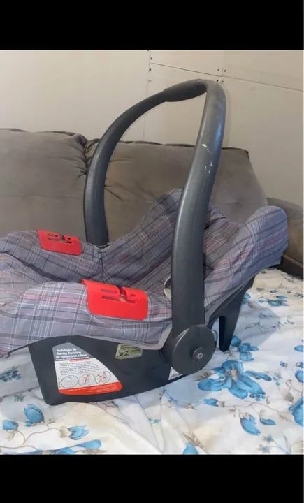 Berço de madeira com mosquiteiro e bebê conforto  - Foto 3