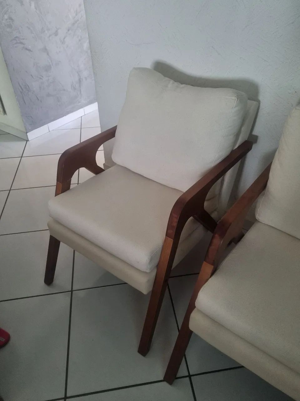 Poltronas decorativas madeira maciça luxo mona linho bege - Foto 3
