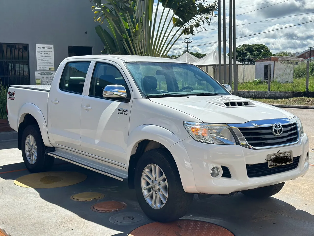 Toyota Hilux 2014 3.0 SRV top 4x4 cd 16v turbo diesel 4p automatico