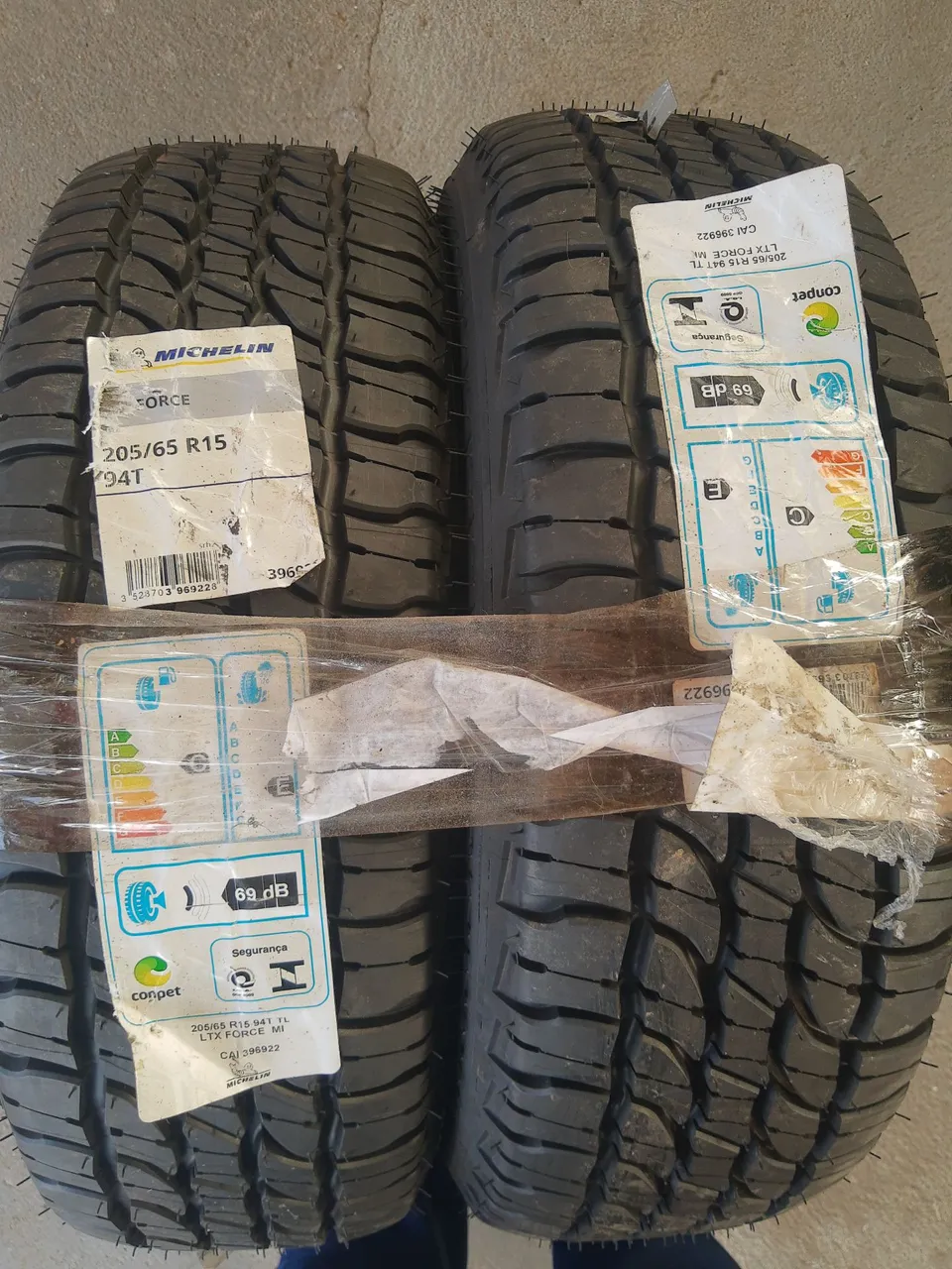 2 Pneus Michelin 205/65 R15 Force - Novos - Nunca Usados