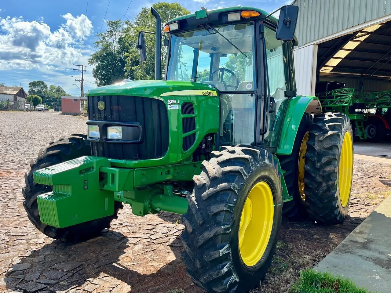 Trator John Deere 6110 J - Excelente estado