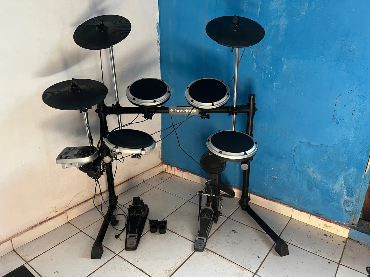 Bateria Eletrônica Behringer XD8USB apenas 05 meses de uso 