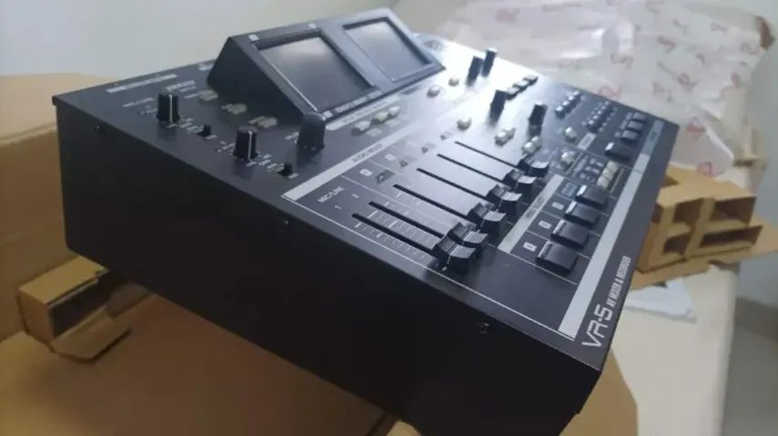 Mesa de Áudio e Vídeo - ROLAND  - Foto 5
