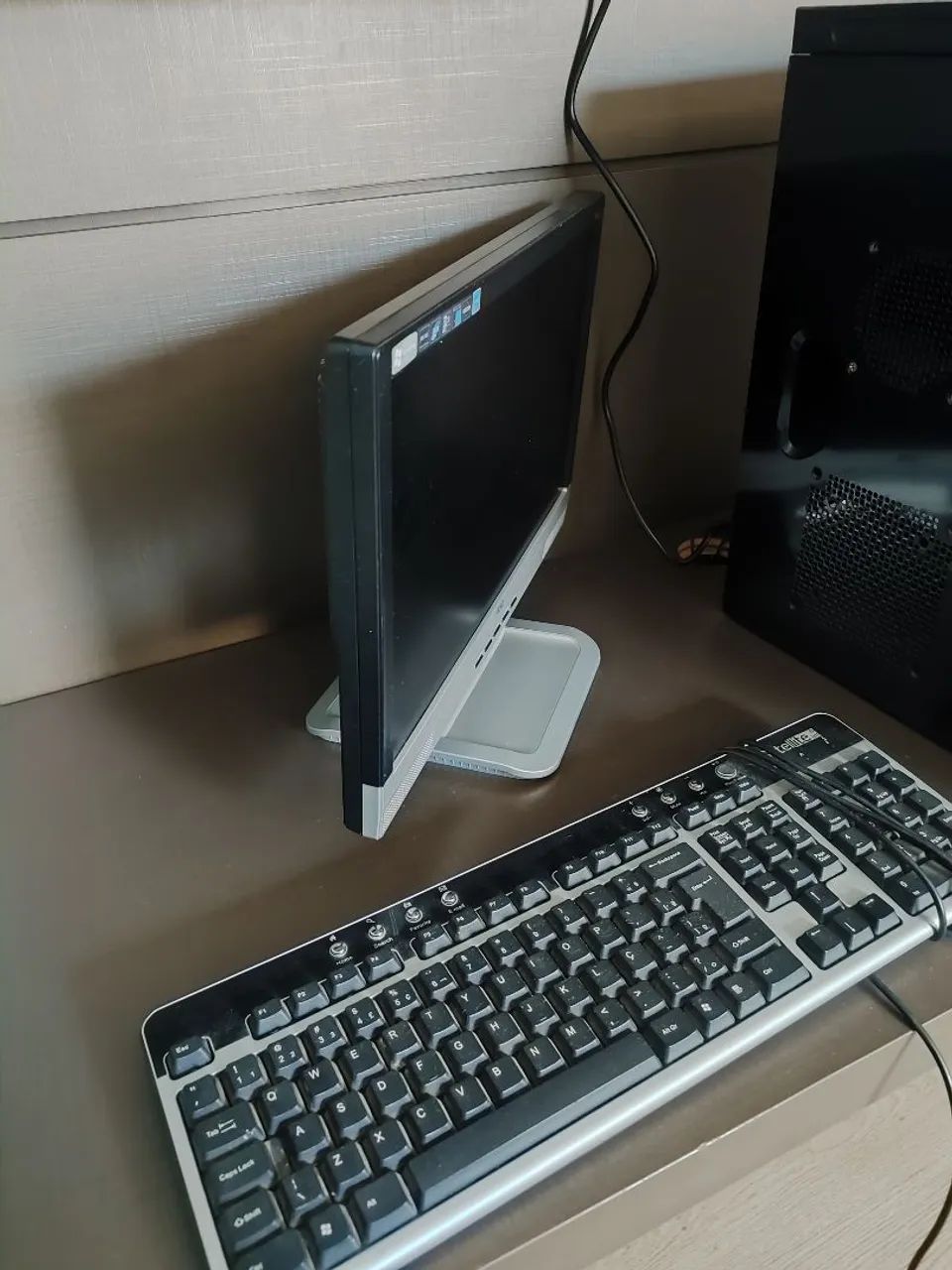 Monitor CPU e teclado 