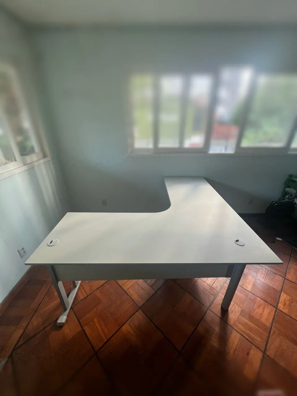 Mesa de escritório em L