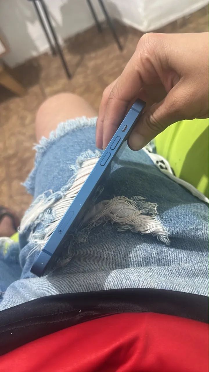 iPhone 13 azul - Foto 2