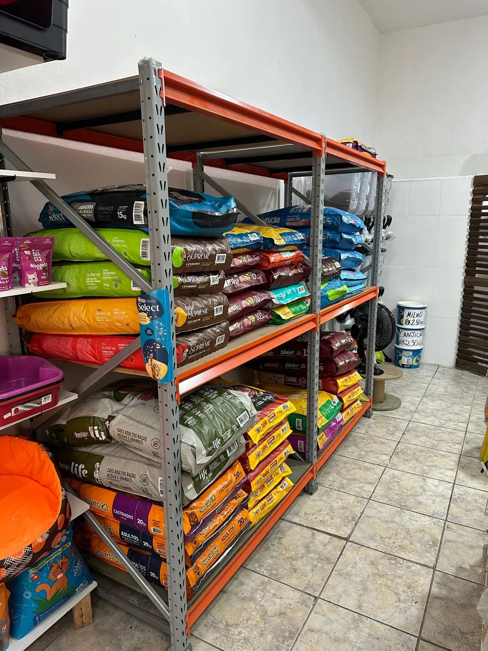 Fundo de loja pet casa de ração 