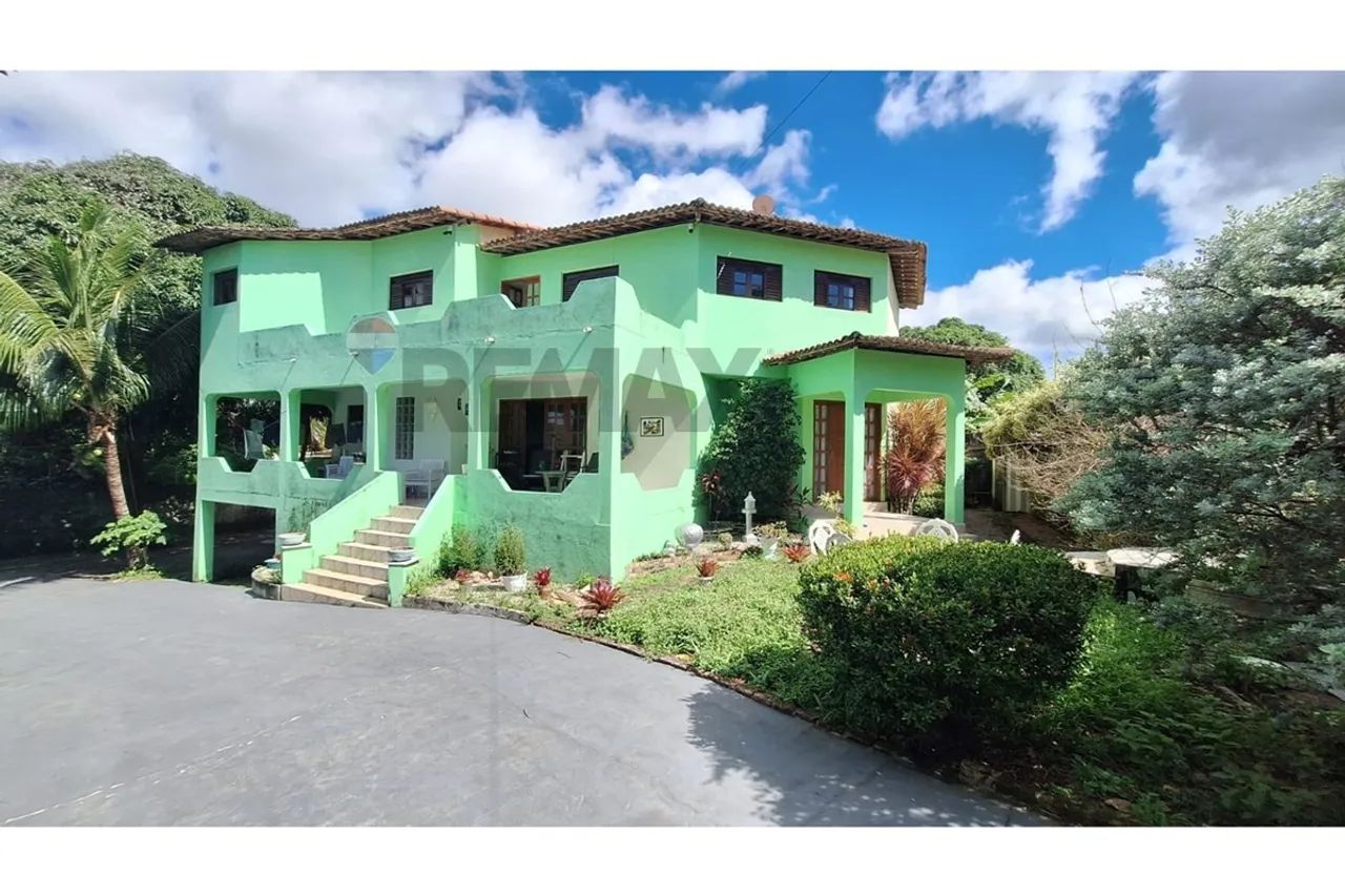 CASA EM COTOVELO COM TERRENO DE 950M²COM 4 QUARTOS SENDO 1 SUÍTE.