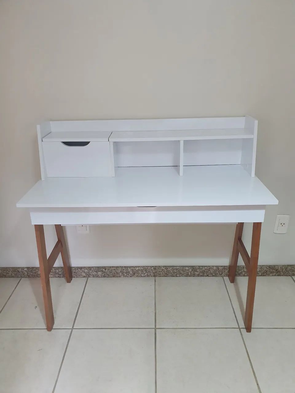 Vendo mesa de escrivaninha/penteadeira com nicho - Foto 4