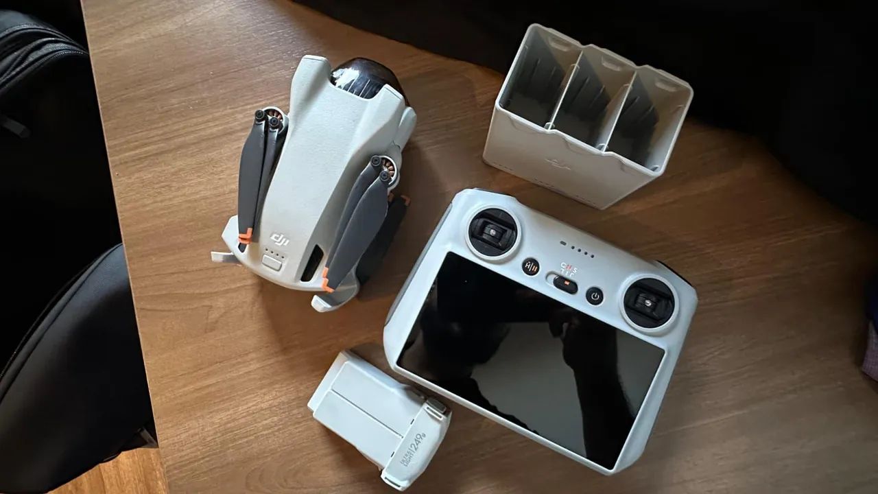 DJI Mini 3 Fly More - Controle DJI RC com Tela