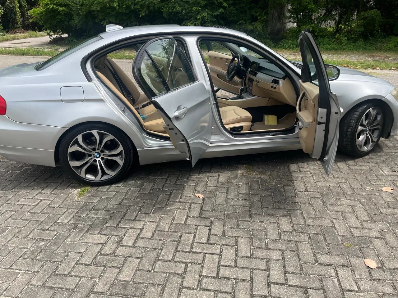 BMW 320I A 2010
