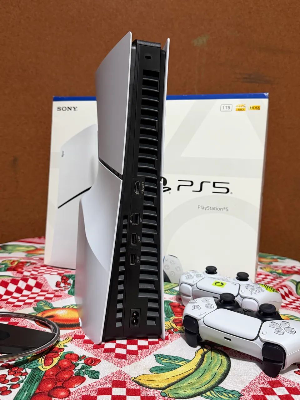 Ps5 slim com disco 1Tb 2 controles e caixa - Foto 5
