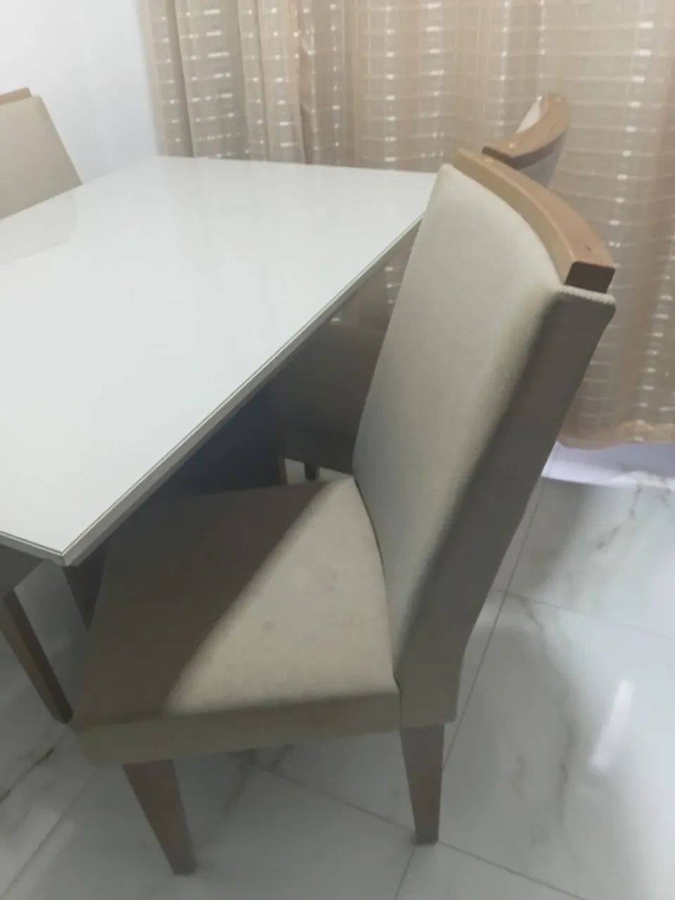 Vendo mesa com 4 cadeiras  usada em perfeito estado  - Foto 3