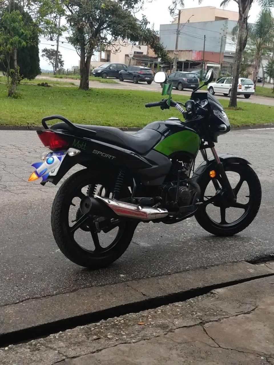 Moto impecável, sem detalhes !