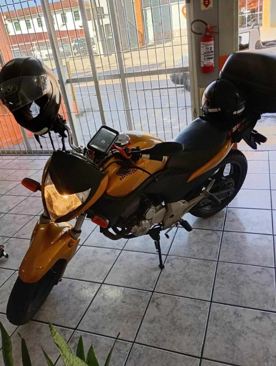Honda CB 300 2011 Dourada  - Foto 2