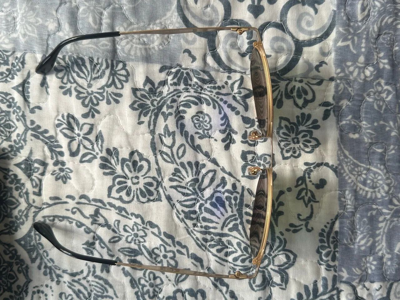 Oculos Rayban Preto Polido Com Dourado - Foto 3