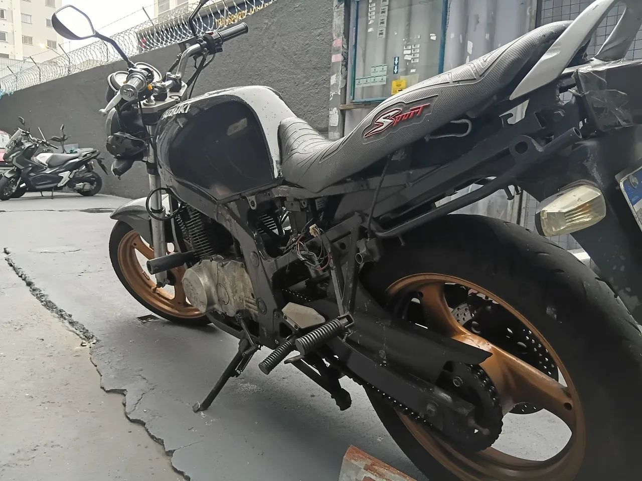 SUZUKI GS 500E PRETA