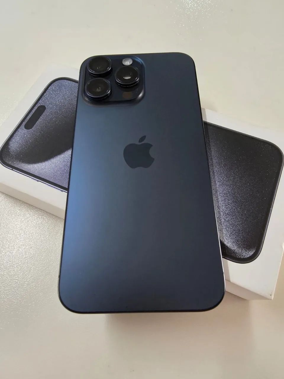 iPhone 15 Pro Max - impecável 