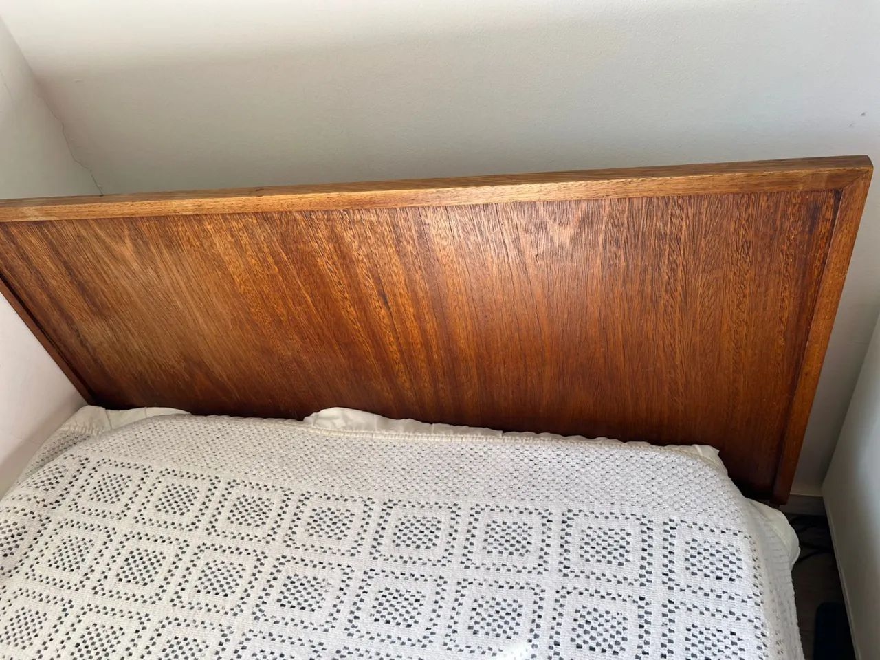 Cama de madeira 