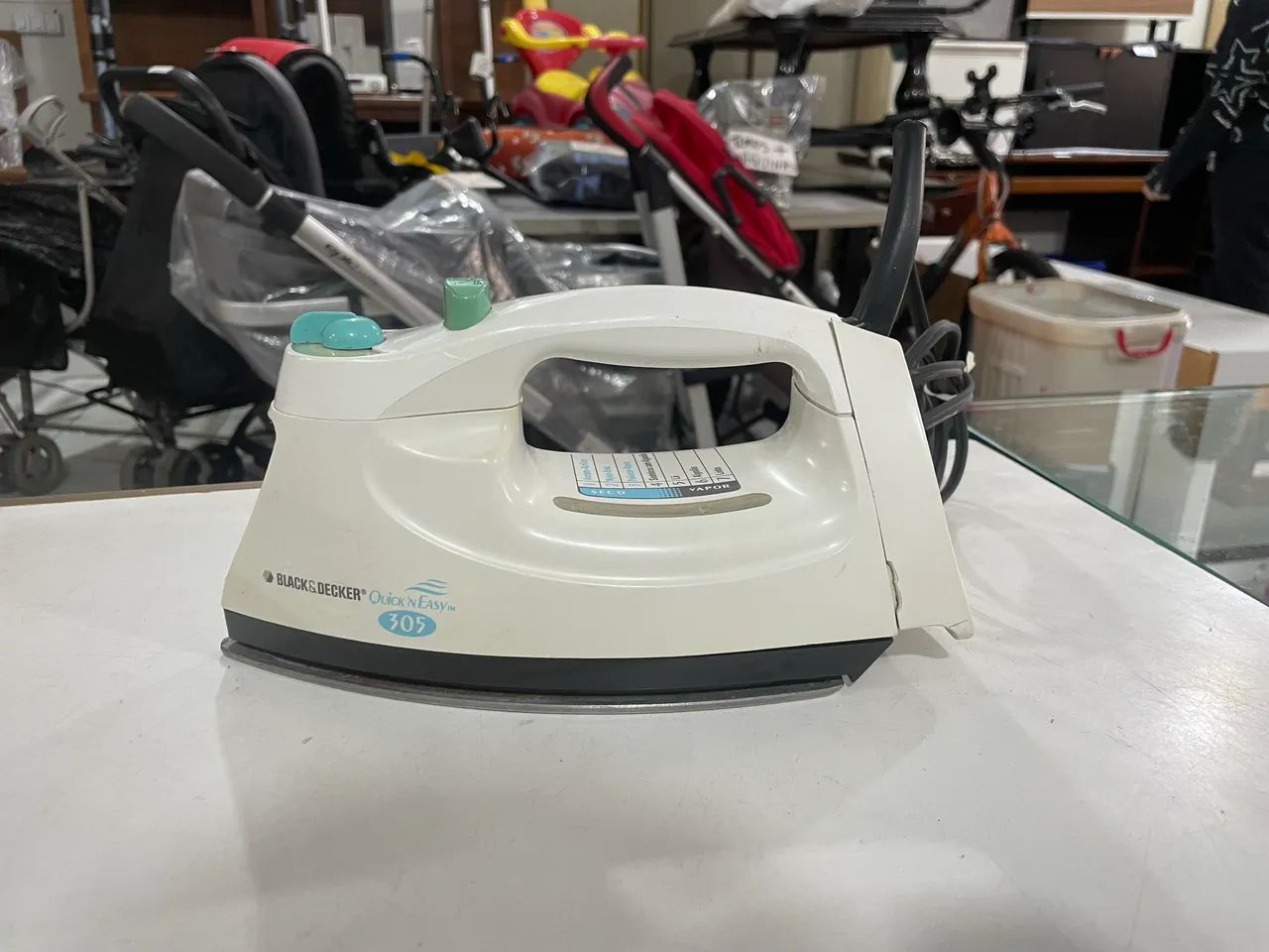 Ferro de Passar a Seco e Vapor Black e Decker 305