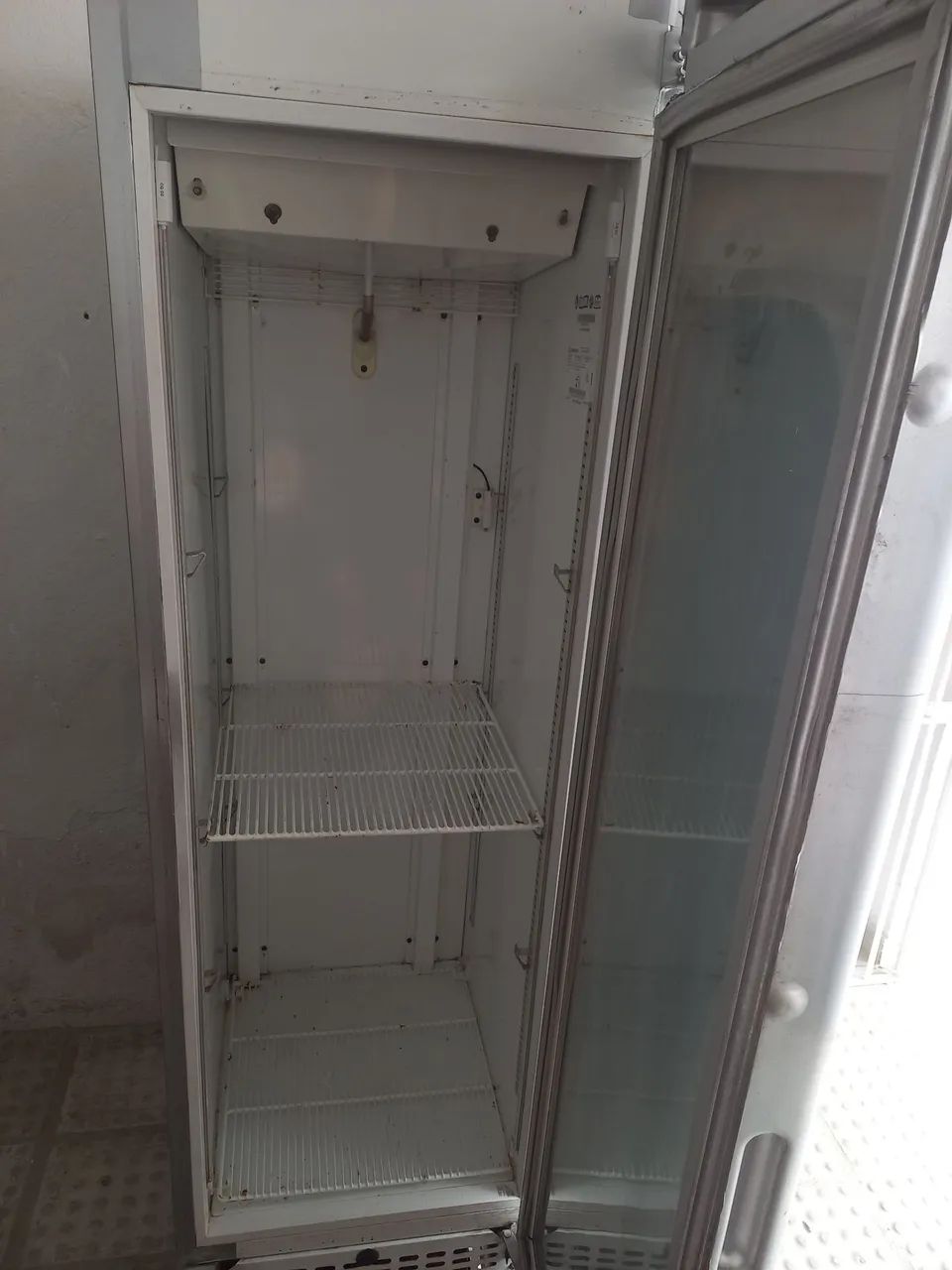Freezer expositor cervejeira porta de vidro 400 litros  - Foto 6