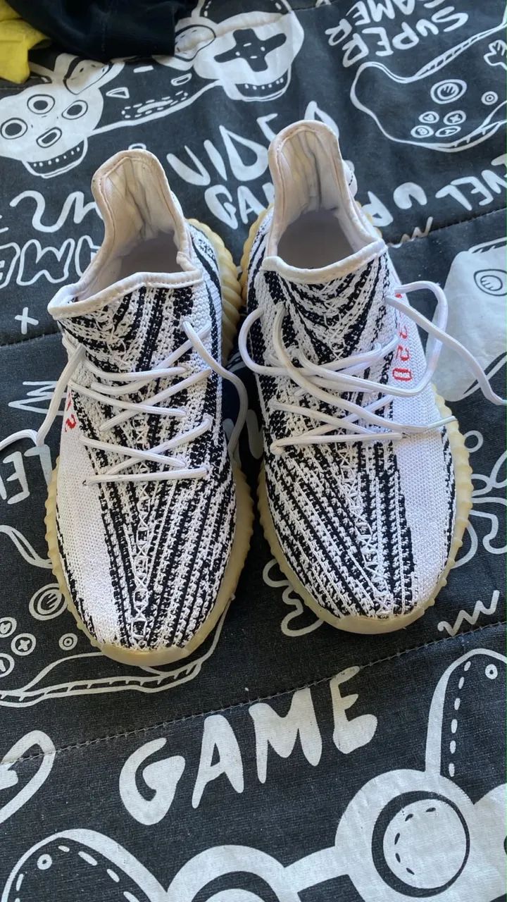 Tênis adidas Yeezy Boost 350 V2 "Zebra" 