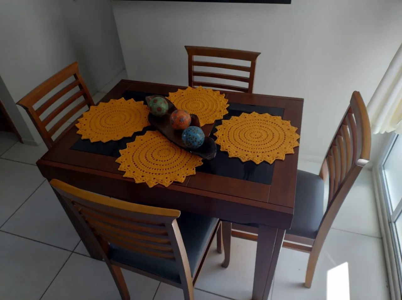 Mesa de jantar elástica amadeirada