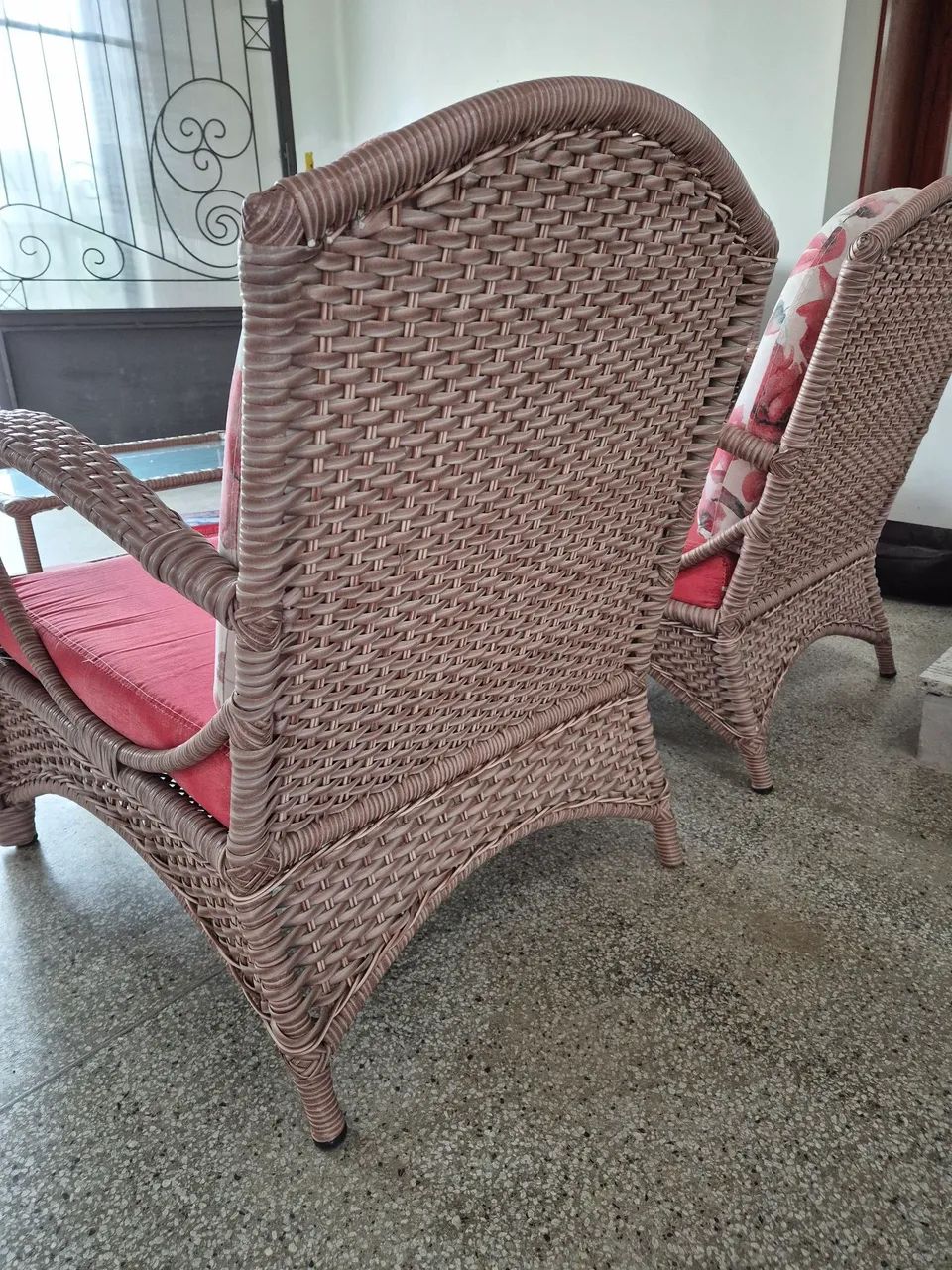 Conjunto de poltronas e mesa de vime. - Foto 5