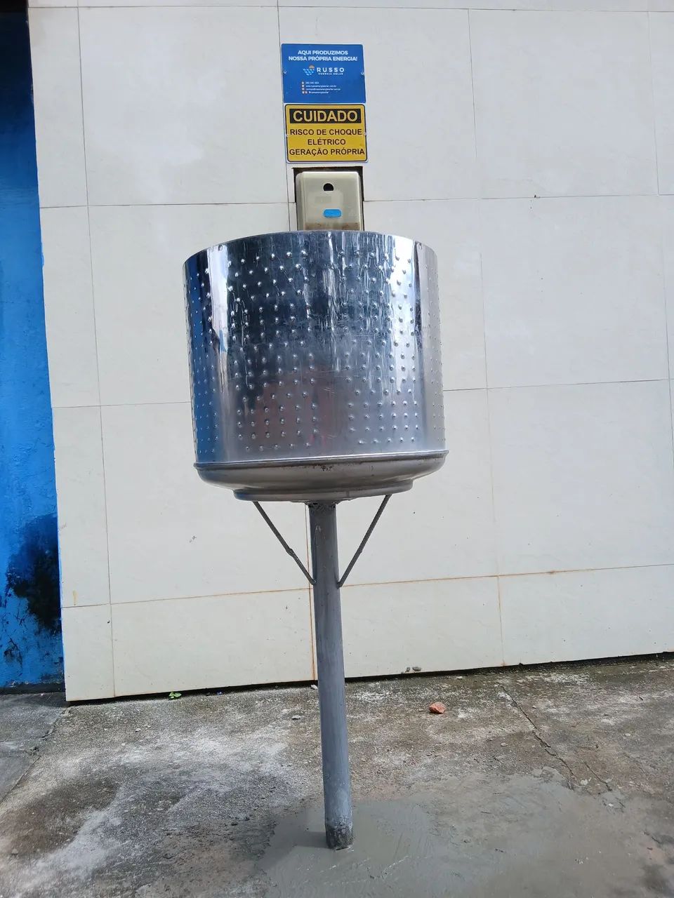 Lixeira de inox pra calçada * 