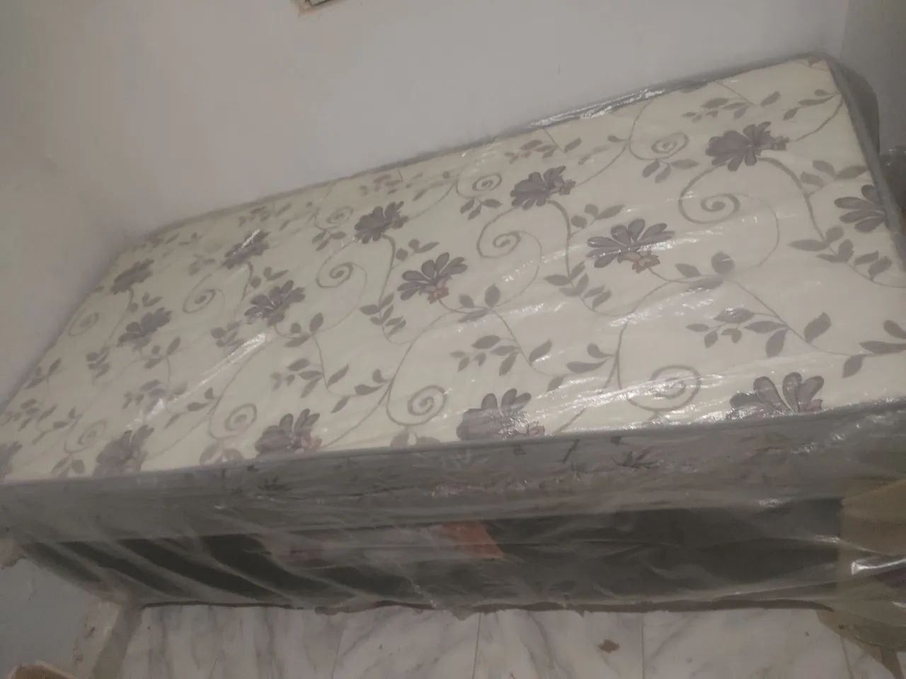 cama solteiro box nova nunca foi usada