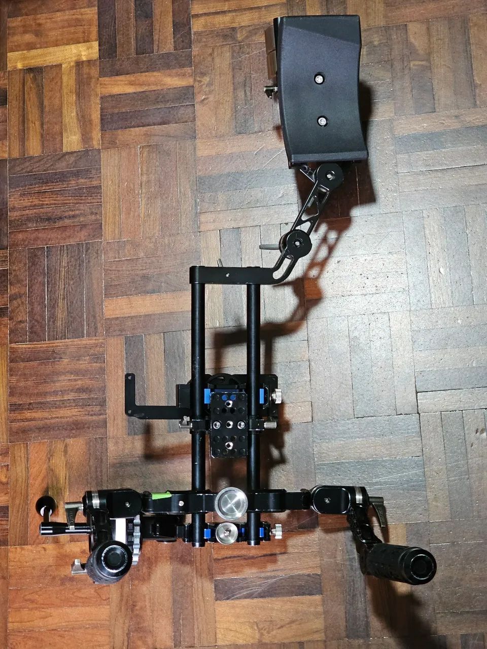 Tilta TT-03-TL DSLR Shoulder Rig com Follow Focus e contrapeso - Foto 4