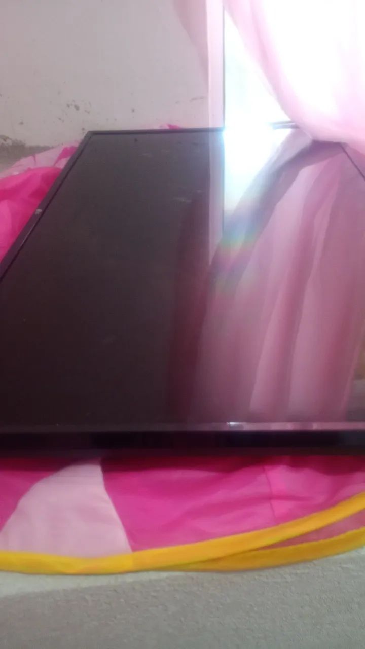 Vendo tv pra retirada de peças 
