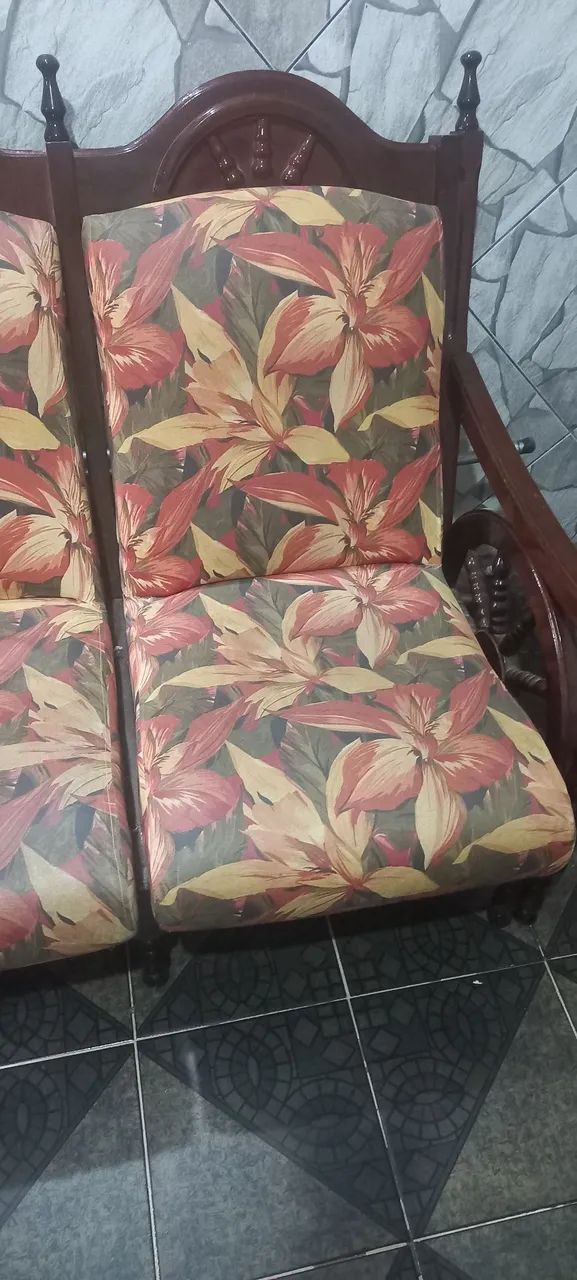 Vendo poltronas de madeira tipo sofá 65568166328195124