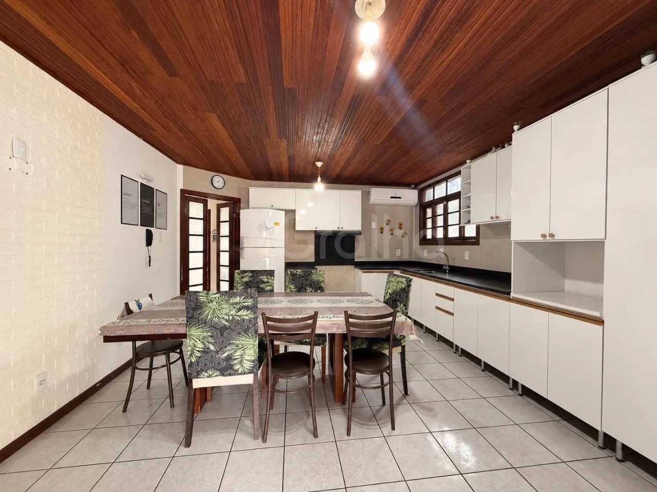 Casa de 209m² com 3 dormitórios sendo 1 suíte no Morro das Pedras. - Foto 4