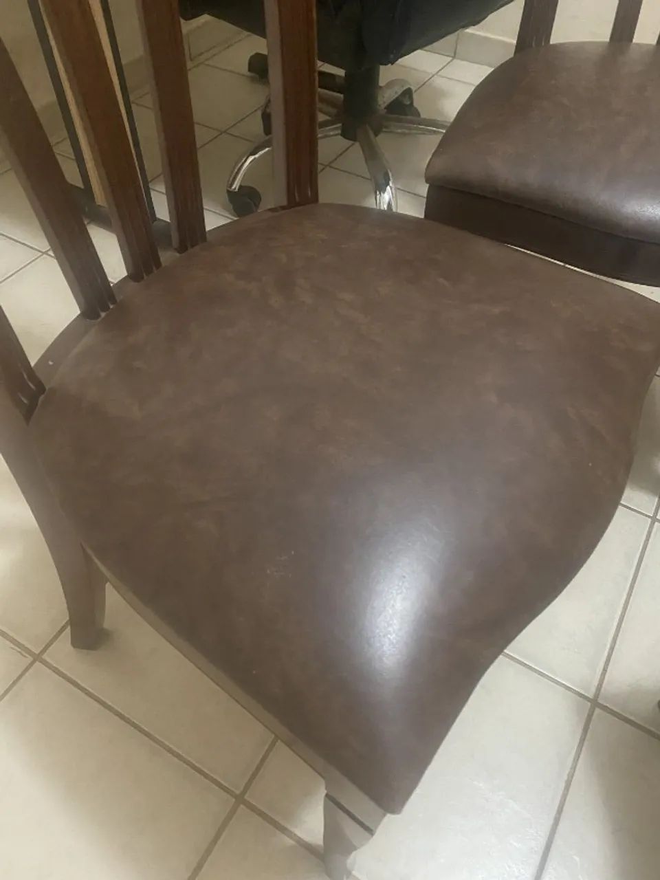 Mesa de Jantar Madeira 120x80 + 4 Cadeiras Estofadas - Foto 4