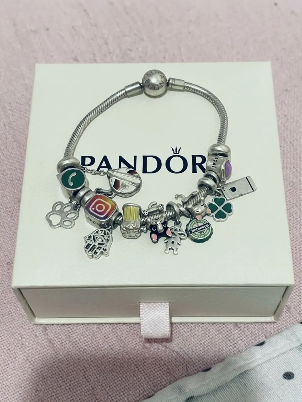 Pandora com trava e berloques