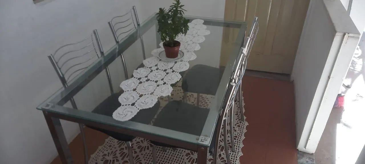 Mesa de Jantar com 4 cadeiras