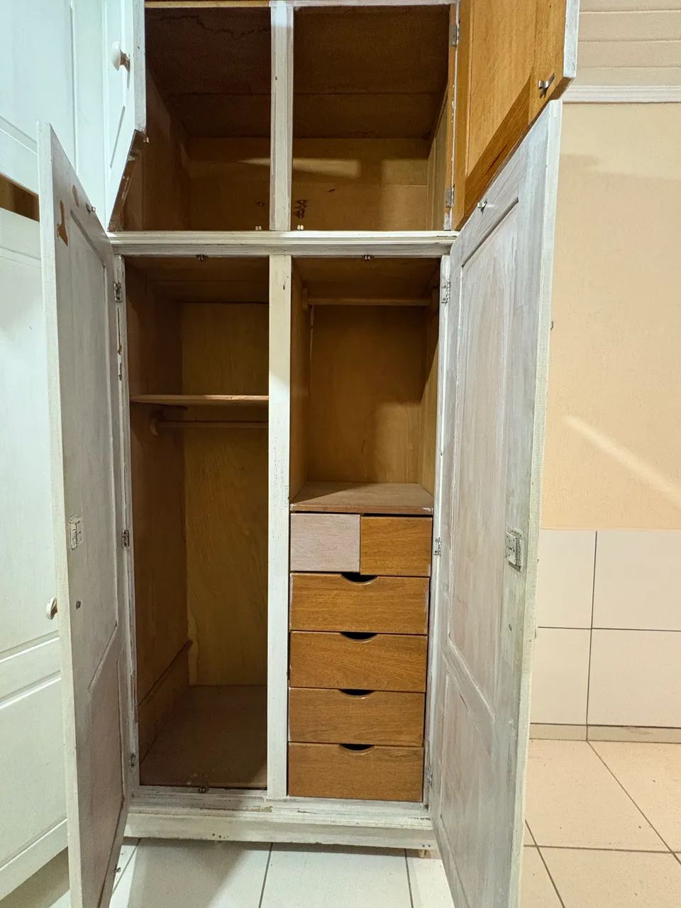 Compra-se guarda roupa de madeira  - Foto 3