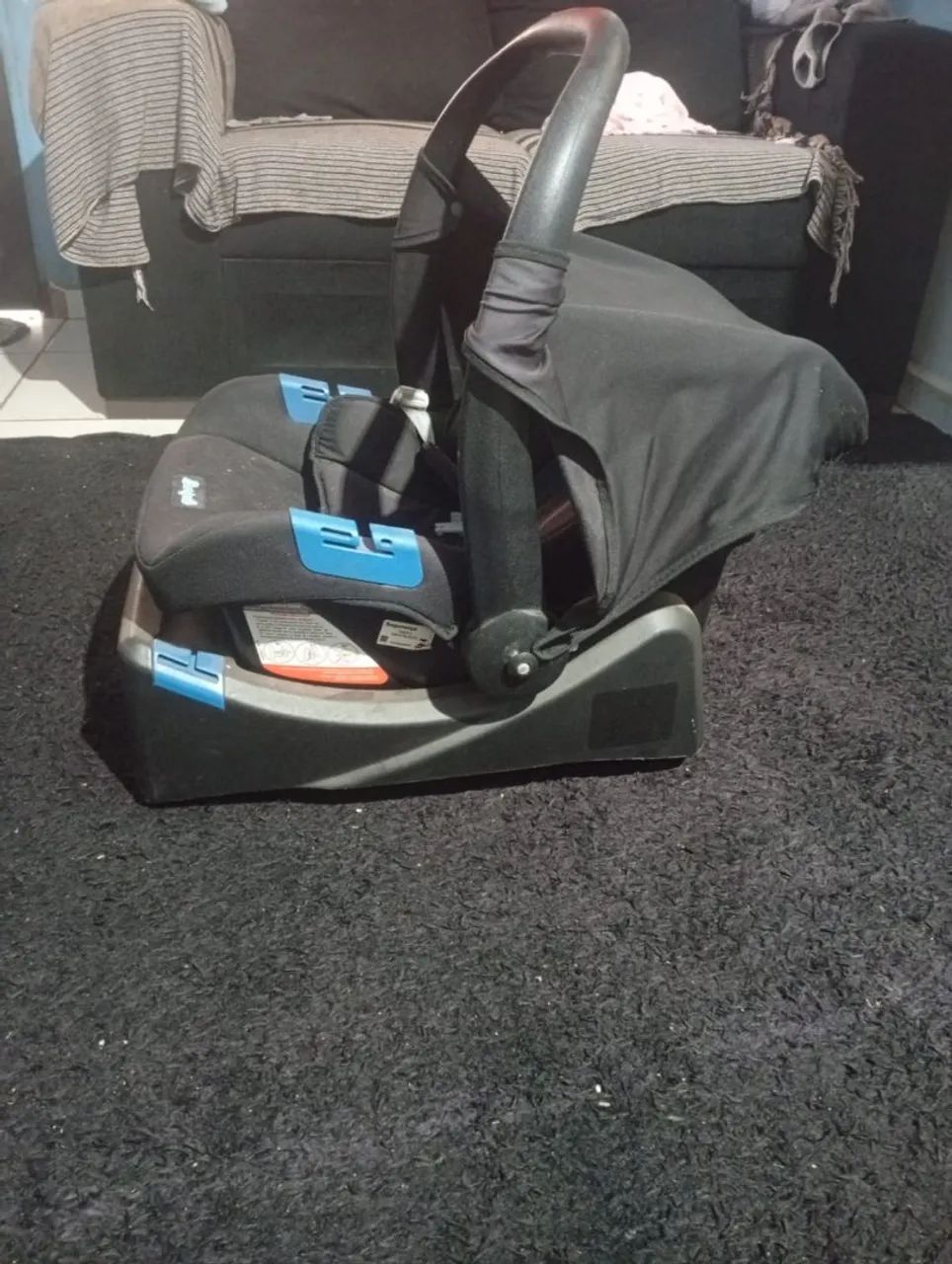 Bebê conforto com assento de carro