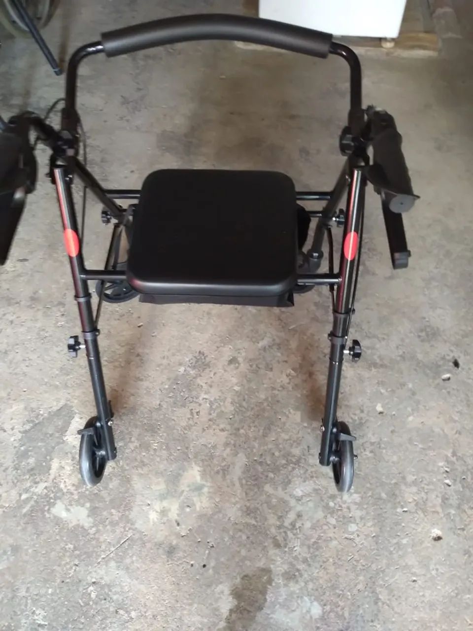 Andador 4 rodas com assento