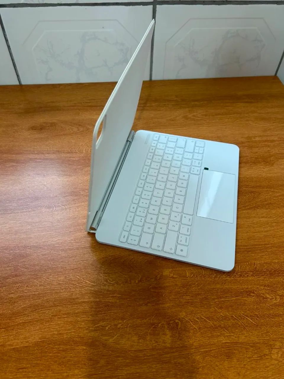 ? Capa Teclado Magnética para iPad 13 - Bluetooth com Trackpad - Foto 5