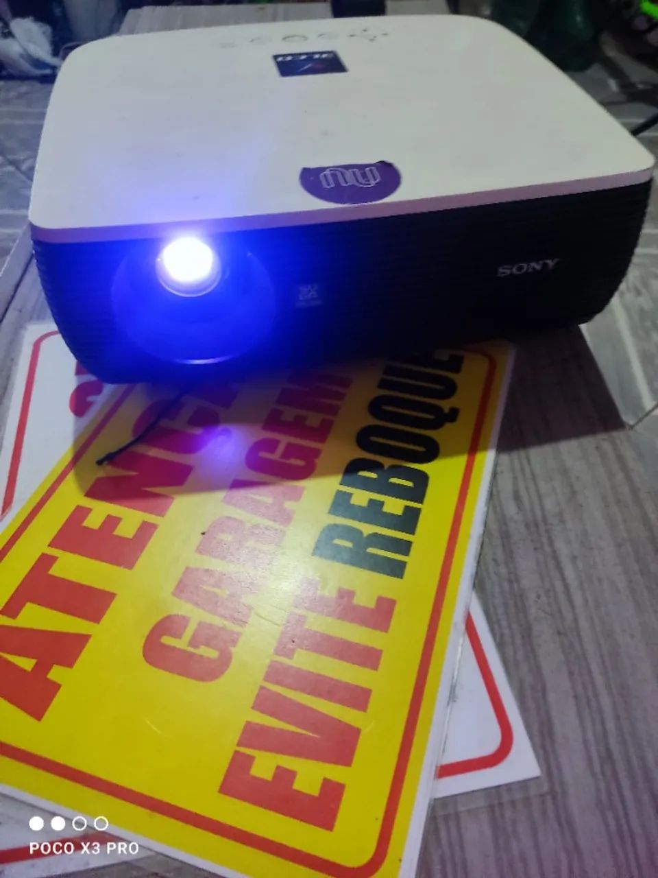 Sony Projector. See description below?402625042046013442