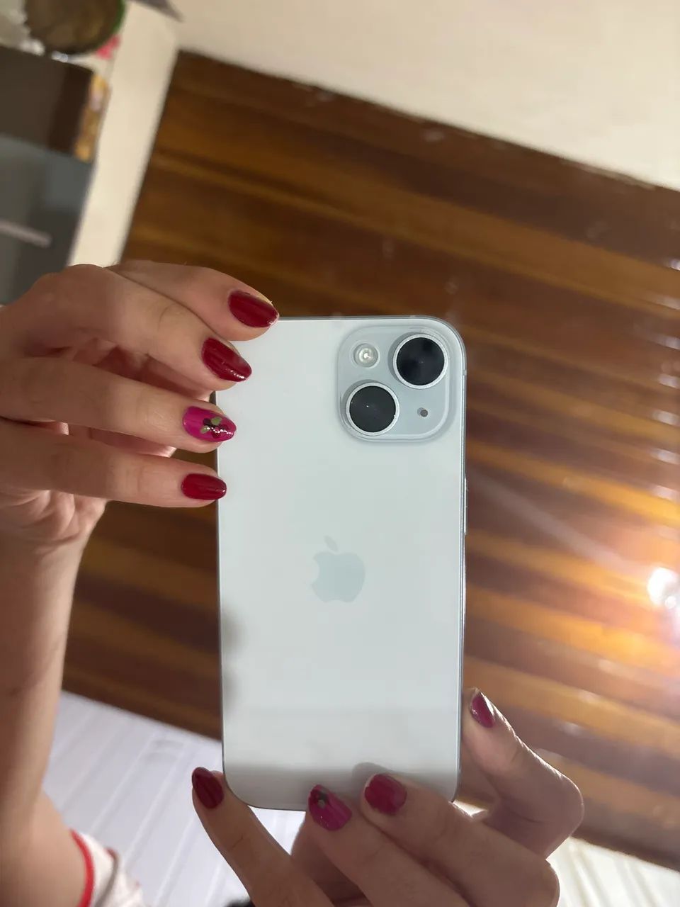 iPhone 15 bateria 100% cor: azul  - Foto 3
