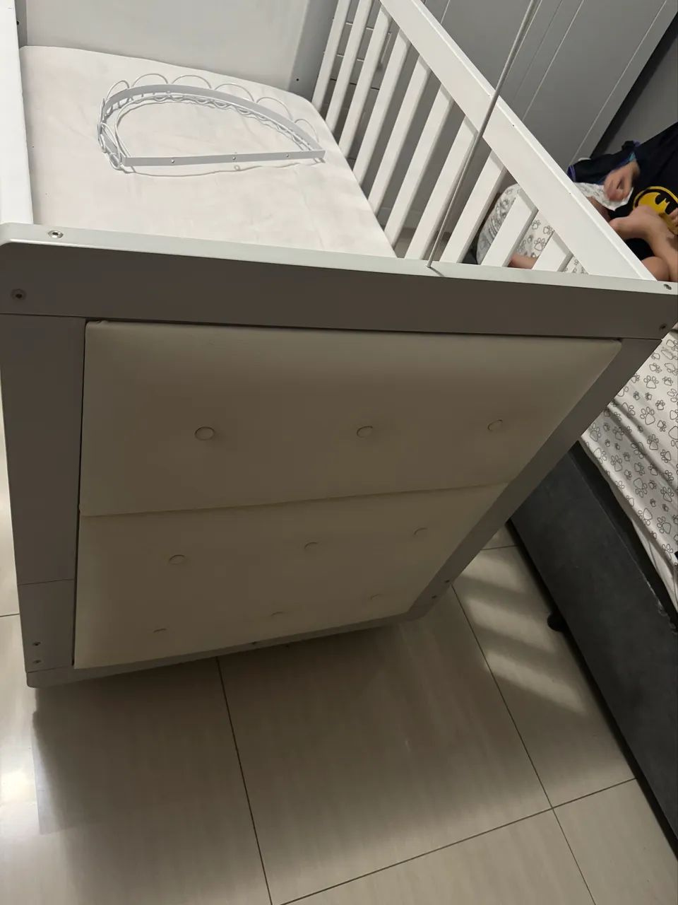 Berço infantil retrô com capitonê mais dossel e saia para berço  - Foto 2